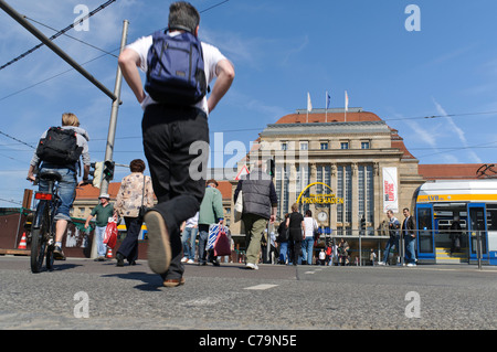 Fußgänger am Hauptbahnhof in Leipzig, Sachsen, Deutschland, Europa Stockfoto