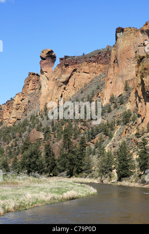 Affe Gesicht Rock Turmspitze im Smith Rock State Park Stockfoto