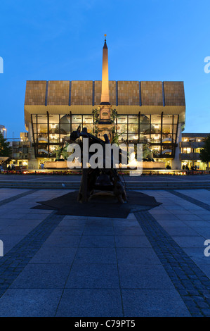 Neues Gewandhaus Konzerthalle am Abend, quadratische Augustusplatz, Leipzig, Sachsen, Deutschland, Europa Stockfoto