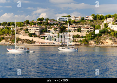 Segelboote in der drei-Finger-Bay, Cala Portals Vells, Cala Mago, Mallorca, Balearen, Spanien, Europa Stockfoto