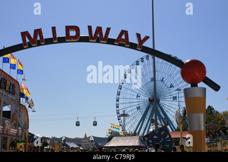 auf halbem Weg Zeichen und entfernte Riesenrad auf der Texas State fair in Dallas Stockfoto