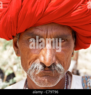 Indischen Hirten tragen roten Turban Pushkar Rajasthan Indien Stockfoto