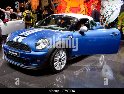 Neuen BMW Mini Coupé Cooper S auf der IAA 2011 International Motor Show in Frankfurt Am Main, Deutschland Stockfoto