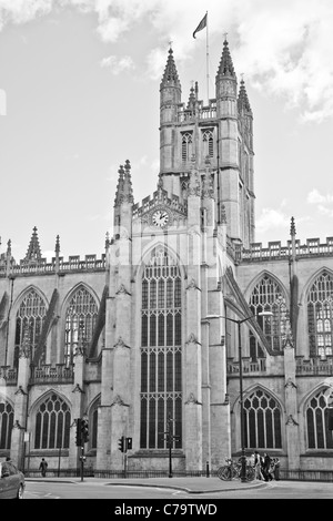 Die Abteikirche von Saint Peter and Saint Paul, Bath Abbey von High Street, Bath, Somerset, England, Vereinigtes Königreich Stockfoto