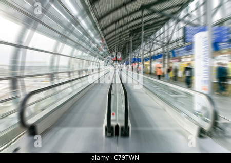 Verschieben von Durchgang, Flughafen Leipzig / Halle, Leipzig, Sachsen, Deutschland, Europa Stockfoto