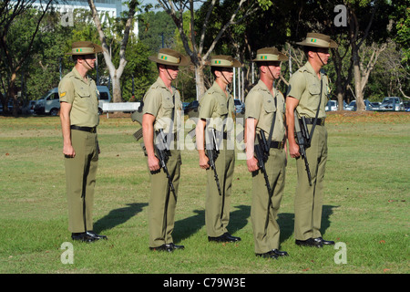 Australische Armee Soldaten an einem Vietnam-Denkmal in Darwin, NT, Australien am 18. August 2006 Stockfoto