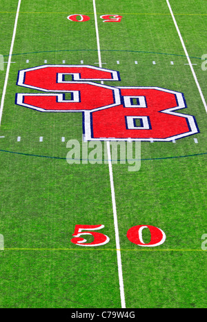 Mittelfeld-Logo am LaValle Stadion der Stony Brook University Fußball Long Island NY Stockfoto