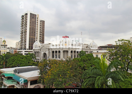 Partielle Skyline von Guayaquil, Ecuador vom Malecon 2000 Stockfoto