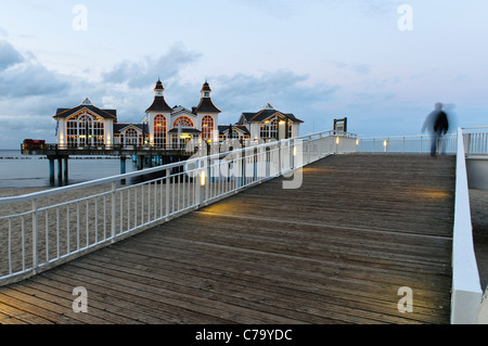 Historische Seebrücke mit Restaurant, Ostsee resort Sellin, Ostsee, Rügen Insel Mecklenburg-Western Pomerania, Deutschland, Europa Stockfoto