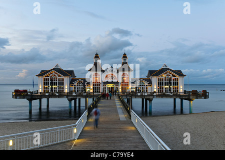 Historische Seebrücke mit Restaurant, Ostsee resort Sellin, Ostsee, Rügen Insel Mecklenburg-Western Pomerania, Deutschland, Europa Stockfoto