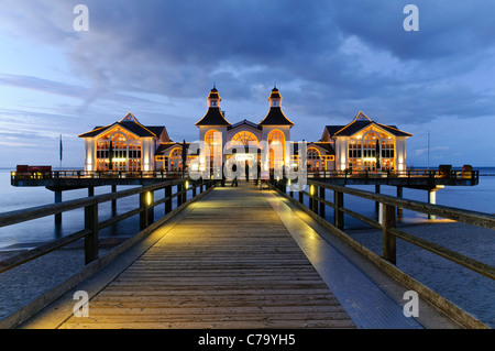 Historische Seebrücke mit Restaurant, Ostsee resort Sellin, Ostsee, Rügen Insel Mecklenburg-Western Pomerania, Deutschland, Europa Stockfoto