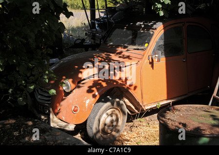 Oldtimer Citroen 2cv in Provence, Frankreich Stockfoto