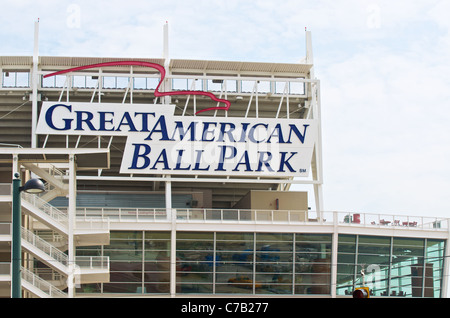 Melden Sie auf der Great American Ball Park an den Ufern des Ohio River in Cincinnati, Ohio, USA Stockfoto