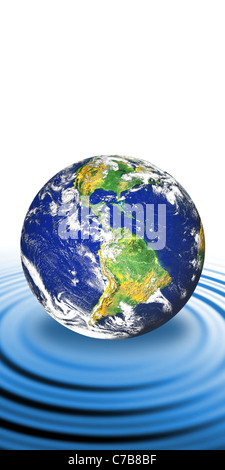 Unser Planet Erde schwebend im blauen Wasser mit Wellen. Toll, eine Vielzahl von Konzepten zu veranschaulichen. Erde-Foto mit freundlicher Genehmigung der NASA. Stockfoto