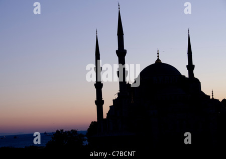 Türkei, Istanbul. Blaue Moschee (aka Sultan Ahmet I Camii), ca. 1609. Sonnenuntergang über der blauen Moschee entfernt. UNESCO. Stockfoto