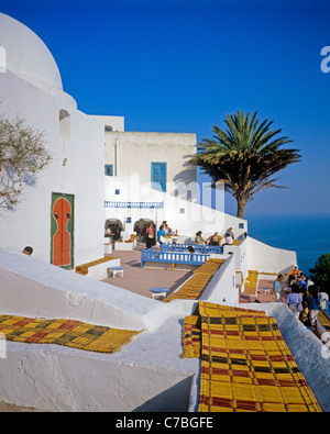 Sidi Bou Said, Tunesien, Nordafrika, Café Sidi Chabaane, Café des Délices, Leute auf der Terrasse, Stockfoto