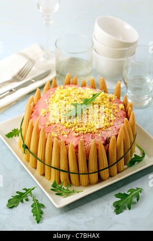 Reissalat mit rote Beete und Zuckermais. Rezept erhältlich Stockfoto