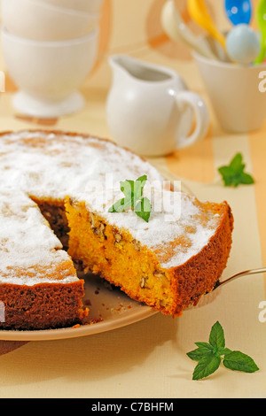 Karotten-Walnuss-Torte. Rezept zur Verfügung. Stockfoto