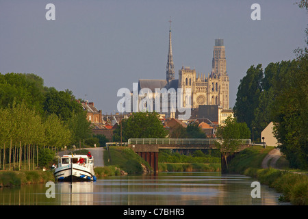 Blick vom Canal De La Somme an Notre-Dame Kathedrale und Tour Perret, Amiens, Abt. Somme, Picardie, Frankreich, Europa Stockfoto
