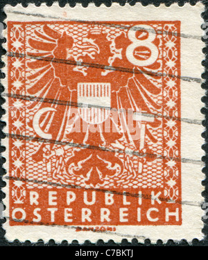 Österreich - 1945: Eine Briefmarke gedruckt in Österreich, zeigt das Wappen Stockfoto