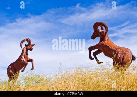 Metall Dickhornschaf Skulpturen von Ricardo Breceda Galleta Wiesen Estate, Borrego Springs, Kalifornien USA Stockfoto