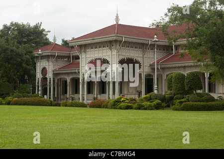 Vimanmek Palace, 1868, weltweit größte Gebäude aus Teakholz gefertigt. Stockfoto