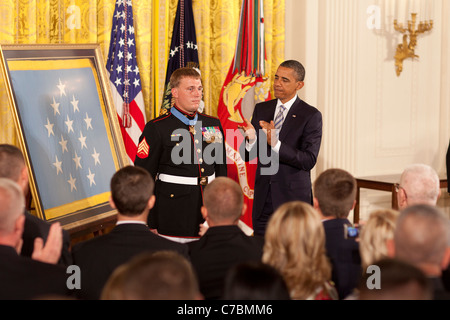 Präsident Barack Obama Auszeichnungen Marine Sargent Dakota Meyer die Medal Of Honor Stockfoto