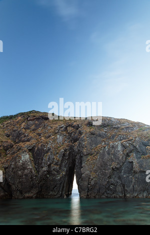 Dreieckige Passage im Meer Stack, Harris Beach State Park, Brookings, Oregon, USA, Nordamerika Stockfoto