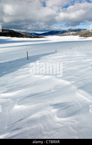 Valle Grande bedeckt in Winterschnee, Valles Caldera National Preserve, New Mexico, USA Stockfoto