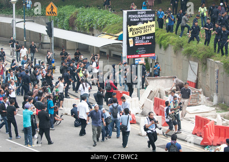 7. Juli, Malaysier auf Kuala Lumpur gesammelt und erlebt ein brutales Durchgreifen auf wirklich für votal Reform weitgehend friedlich Stockfoto