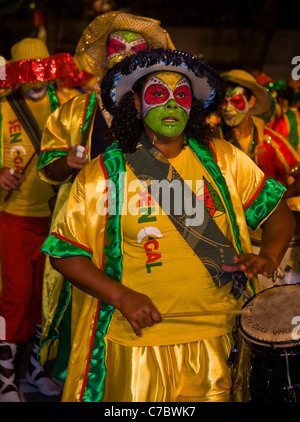 Nicht identifizierte Candombe-Trommler in der Montevideo jährliche Carnaval in Montevideo Uruguay Stockfoto