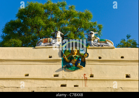 Details an der Außenwand des Meenakshi Amman Tempel in Madurai, Tamil Nadu, Indien. Stockfoto