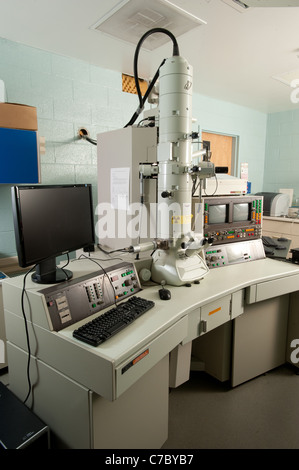 Elektronen-Mikroskop in einem wissenschaftlichen Labor Stockfoto
