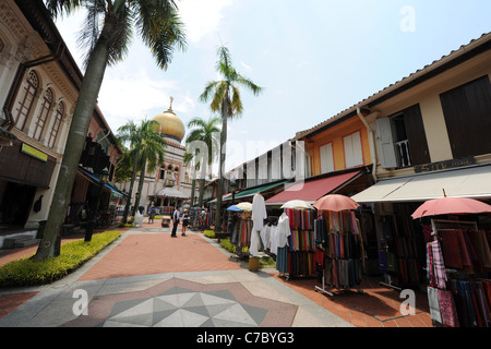 suchen auf Bussorah Straße in Richtung Sultan Masjid Moschee, Singapur Stockfoto