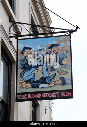 Pub Schild The King Street laufen Cambridge England Stockfoto