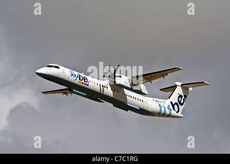 De Havilland Canada DHC-8Q-402 Dash 8, G-JECY, Flybe ausziehen aus Cardiff Airport Stockfoto