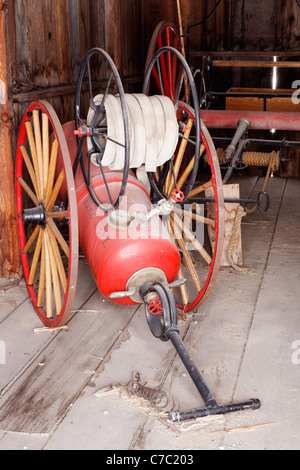 Feuerwehr Ausrüstung im Feuerhaus, Bodie State Historic Park, Kalifornien, USA Stockfoto