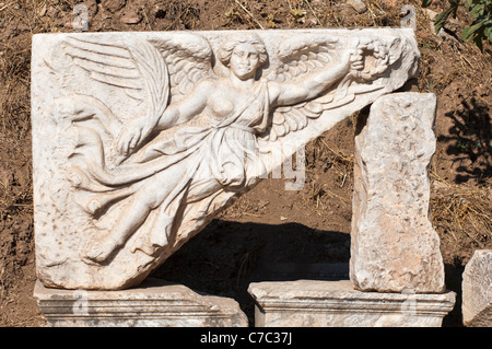 Marmor schnitzen eines Engels in den Ruinen von Ephesus eine der größten griechisch-römischen archäologischen Sehenswürdigkeiten der Welt. Die Türkei. Stockfoto