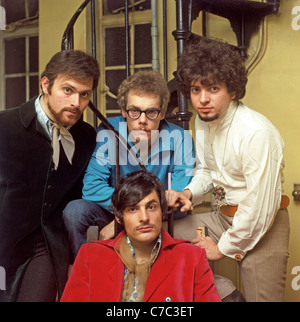 VANILLA FUDGE US Gruppe im Oktober 1967 von l: Mark Stein, Tim Bogert, Vince Martell und Carmine Appici in rot. Foto Tony Gale Stockfoto