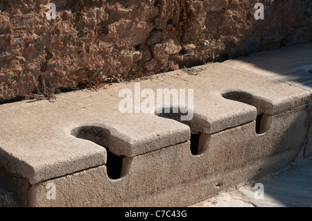 Antike römische Toiletten in Ephesus, Türkei Stockfoto