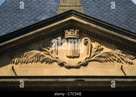 Fassade-Skulptur des Cour d ' or Museums mit Logo, Metz, Moselle, Lothringen Lothringen, Frankreich Stockfoto