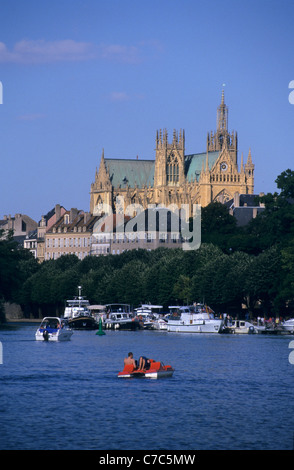 Stadt-See (plan d ' eau du Saulcy) und die Kathedrale Saint-Etienne, Stadt Metz, Moselle, Lothringen, Frankreich Stockfoto