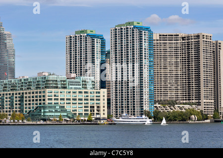 Toronto Harbourfront, Queens Quay, Eigentumswohnungen am Wasser Stockfoto