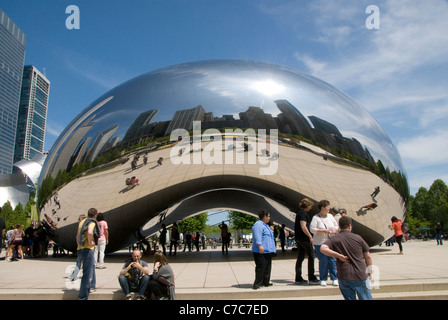 "Cloud Gate" Skulptur, auch genannt "The Bean", Millennium Park, Chicago, Illinois, USA Stockfoto