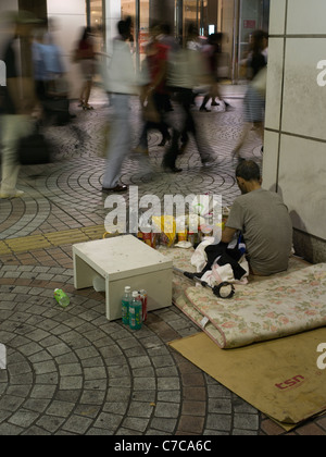 Obdachlose auf der Straße in Shinjuku-Tokio Stockfoto
