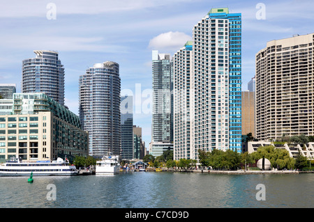 Toronto, Harbourfront, Queens Quay Luxus-Eigentumswohnungen am Wasser Stockfoto