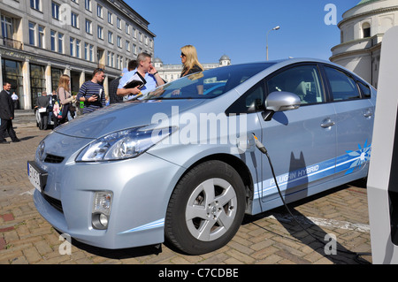 Elektroautos (grüne, umweltfreundliche Fahrzeuge) Aussteller - Show, Ausstellung in Polen, Warschau, 2011 - umweltfreundliche Toyota Prius Plug-in Hybrid Stockfoto