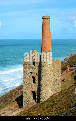 Ein altes Maschinenhaus an der geschlossenen unten Wheal Coates Zinnmine in der Nähe von Extrameldung in Cornwall, Großbritannien Stockfoto