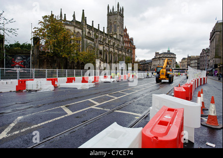 Arbeiten an der Edinburgh Straßenbahn-Anlage schließt vollständig Princes Street für bis zu 10 Monate ab September 2011 Stockfoto