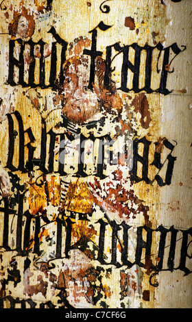 Binham Priory, Norfolk. Lettner, Sankt, St. Roche mit Engel, gemalt überdruckt mit Text von Cranmer Cranmer Bibel der Stockfoto